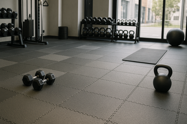 Comment utiliser des dalles en polypropylène dans une salle de sport ?