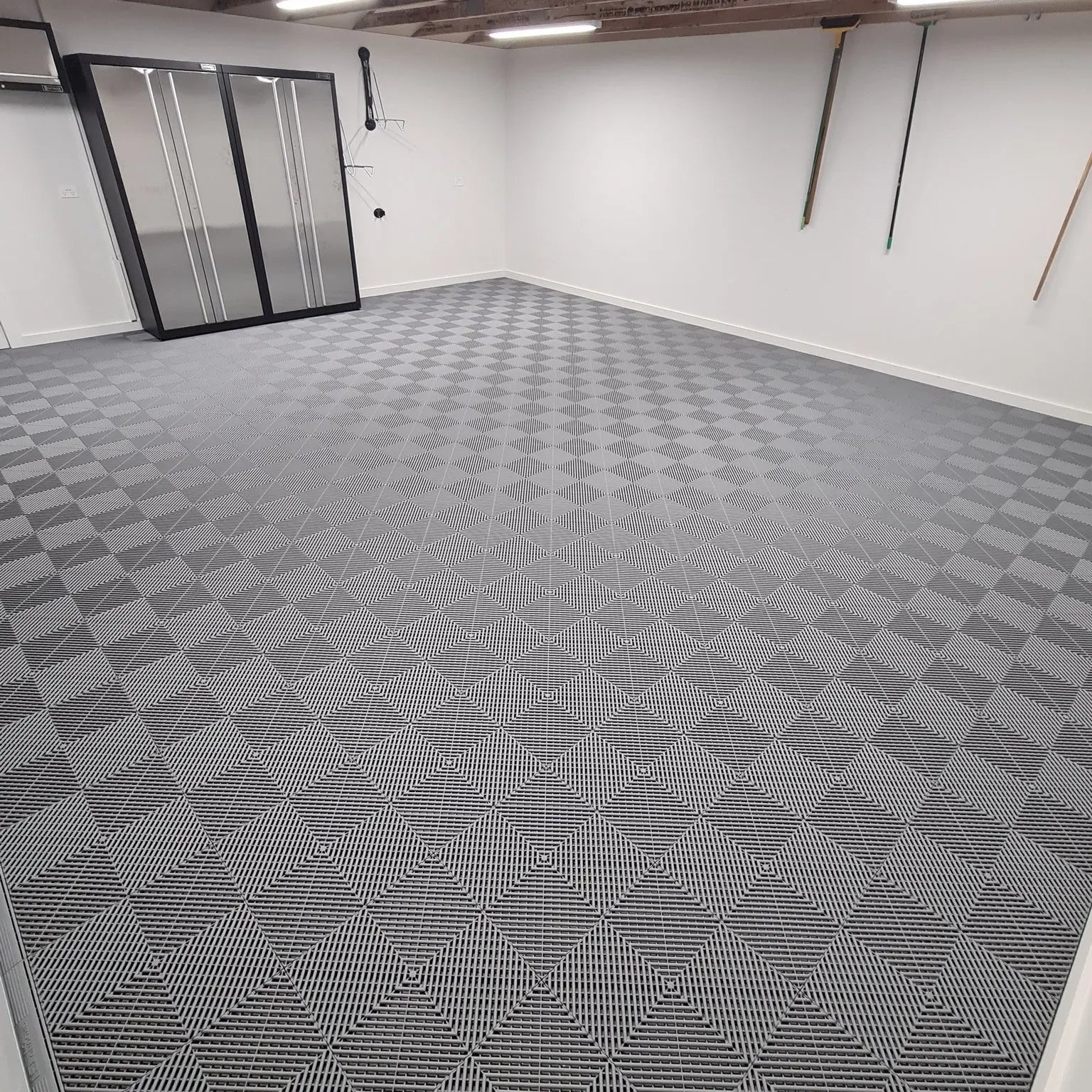 DALLE DE SOL EFFET DAMIER NOIR MISTER DALLE